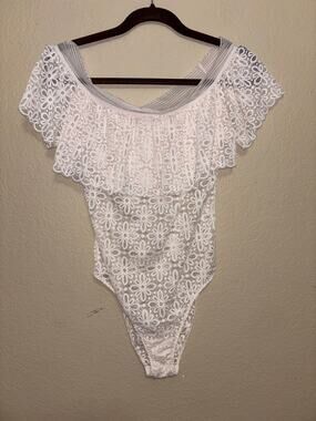 Victoria’s Secret ivory floral daisy lace ruffle bodysu